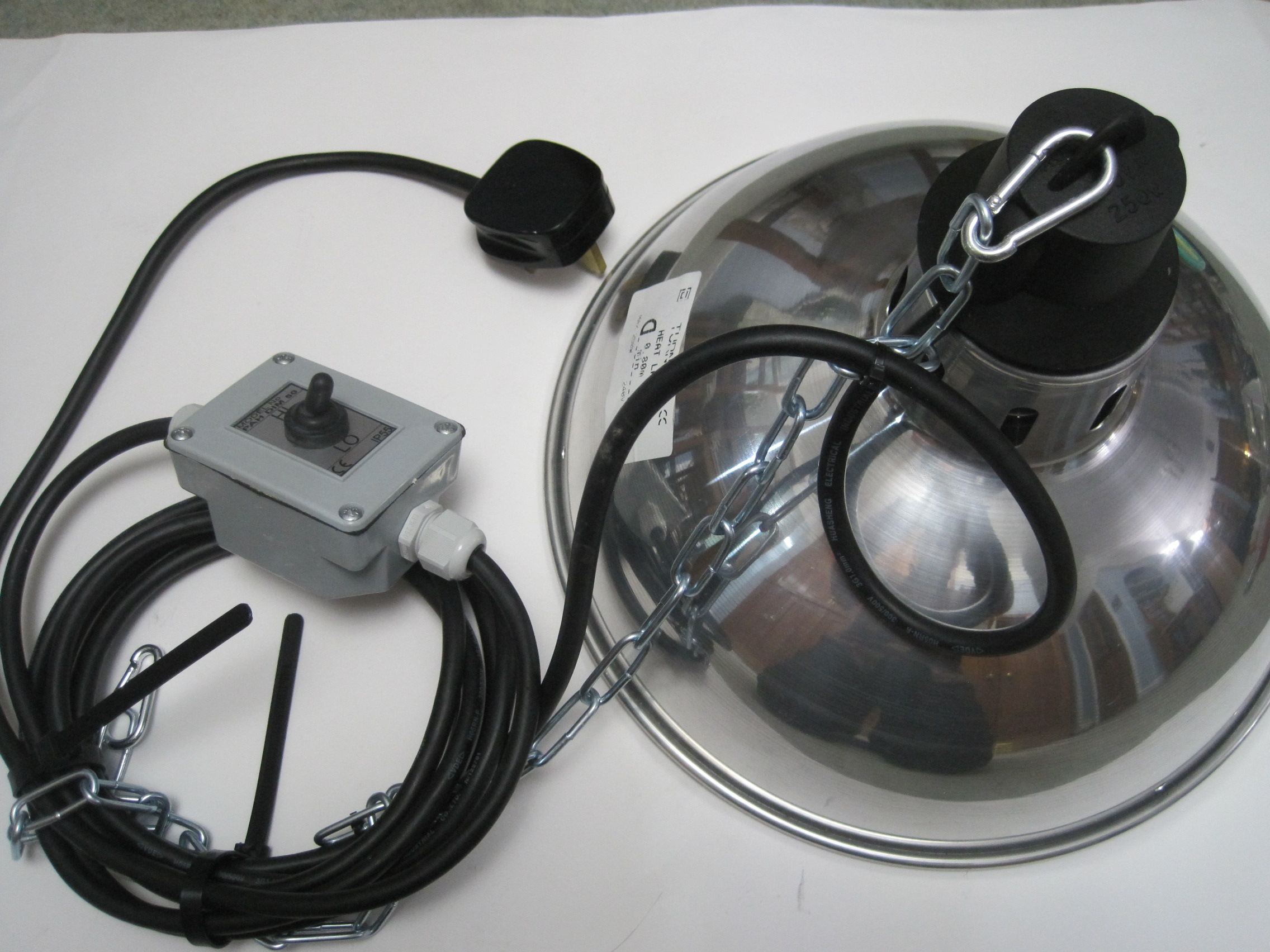 250W Pet Heater with 2 Heat Settings and Ruby Lamp - Image 4