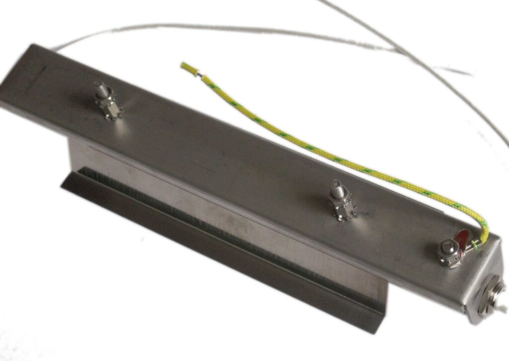 Reflector and Bracket for R7s 220mm Infra-Red Element - Image 3
