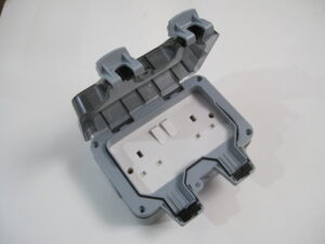 Double Waterproof 13A Outdoor Power Socket with Lid