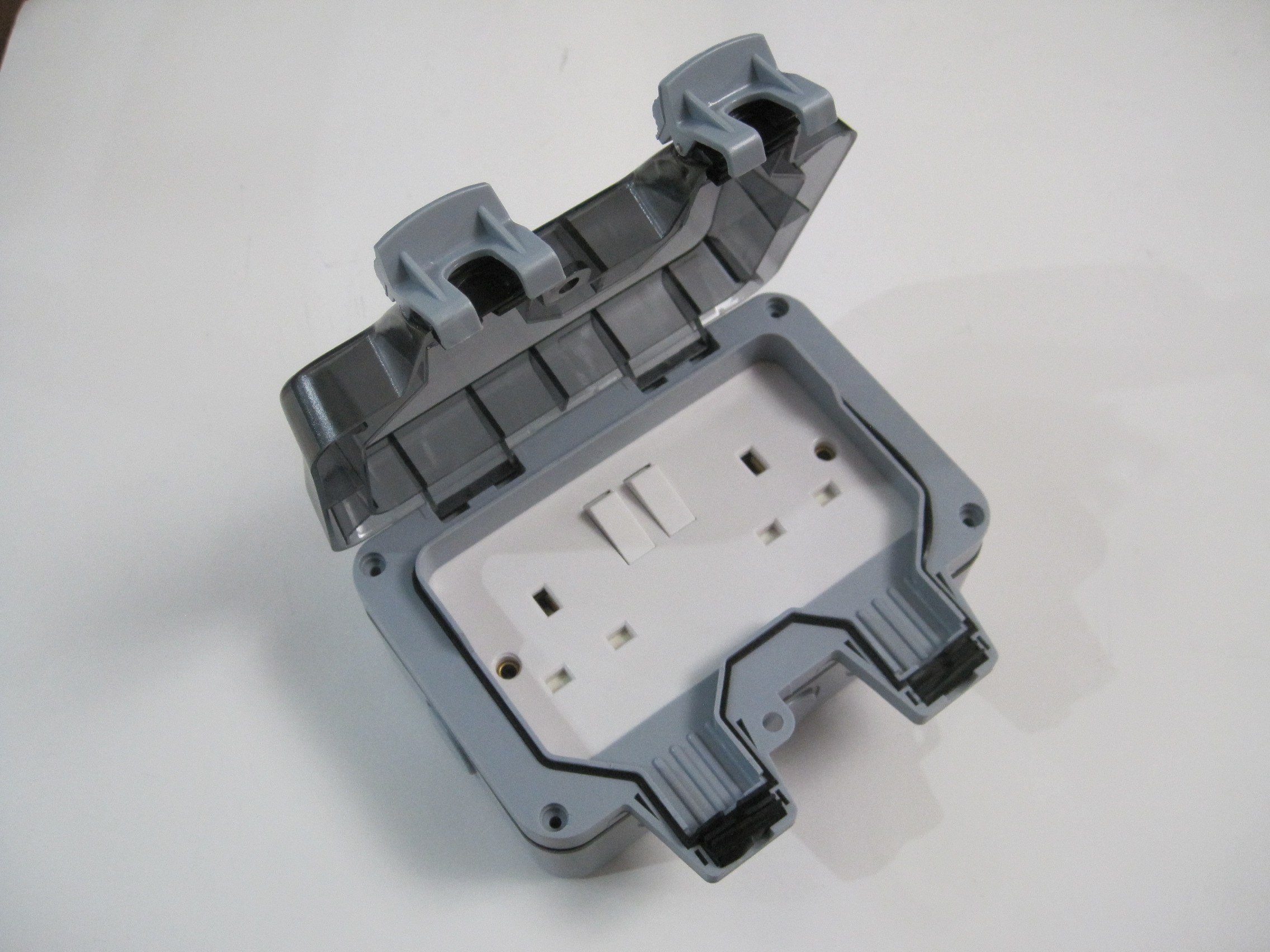 Double Waterproof 13A Outdoor Power Socket with Lid